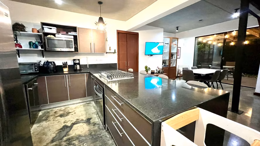 Venta de hermosa casa en condominio 5Loft- Urbanización La Caraña Piedades, Santa Ana - Imagen 3