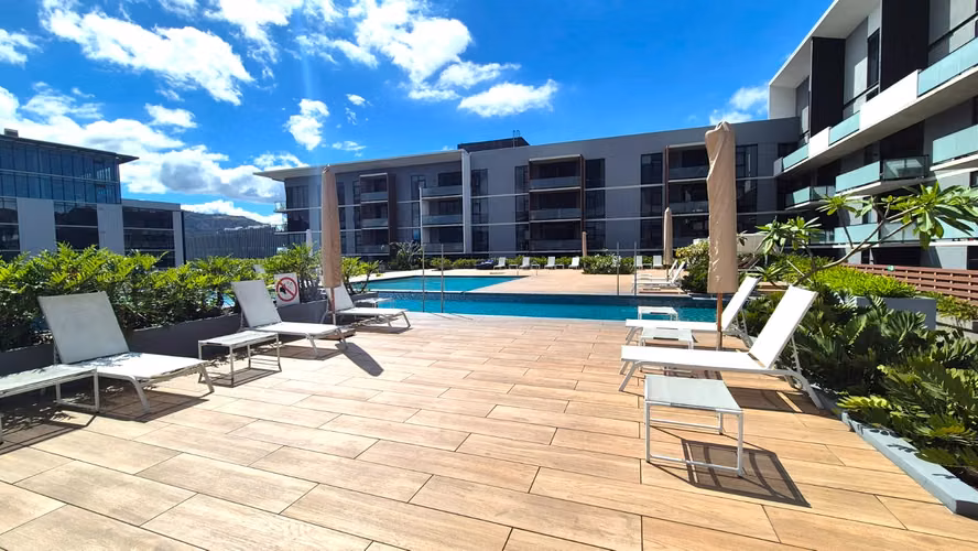 ESCAZU VILLAGE! CONTEMPORARY 2 BDR/2BATH/2PARKING CONDO