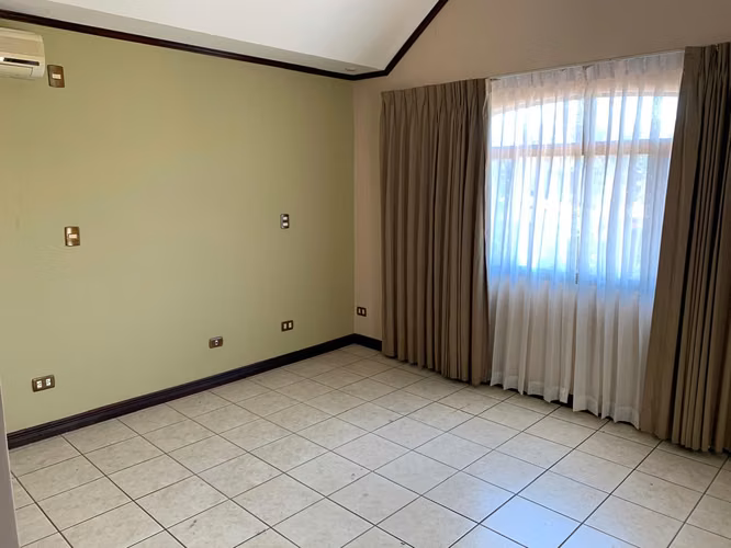 Venta casa con Rentabilidad Inmediata en Santa Ana- OPORTUNIDAD DE INVERSIÓN - Imagen 4