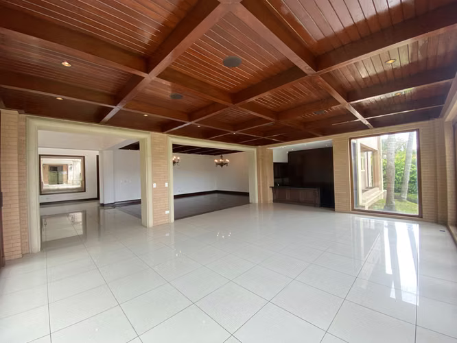 Se vende exclusiva casa de lujo en Monterán con terreno de 2.982m²