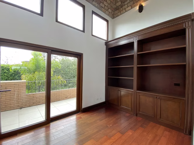 Se vende exclusiva casa de lujo en Monterán con terreno de 2.982m²