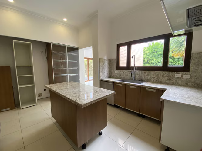 Se vende exclusiva casa de lujo en Monterán con terreno de 2.982m²