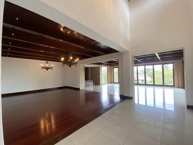 Se vende exclusiva casa de lujo en Monterán con terreno de 2.982m²