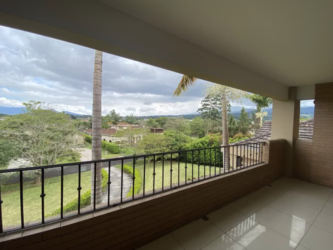 Se vende exclusiva casa de lujo en Monterán con terreno de 2.982m²