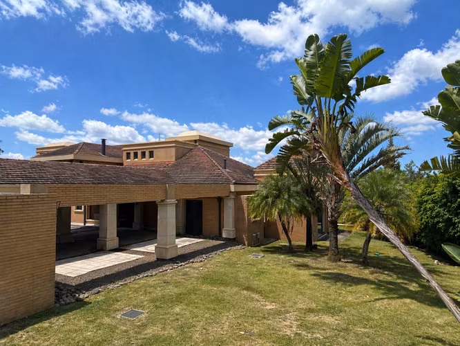Se vende exclusiva casa de lujo en Monterán con terreno de 2.982m²