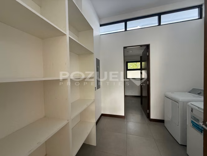 Vendo casa moderna en San Rafael de Escazú