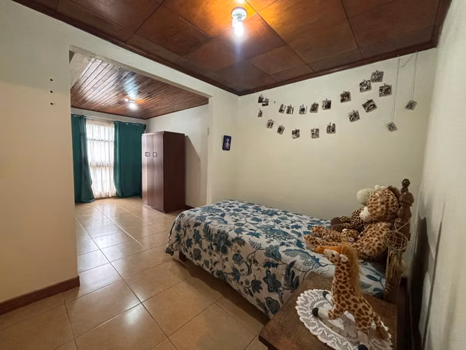 Oportunidad! Casa amplia en Aserrí - excelente precio