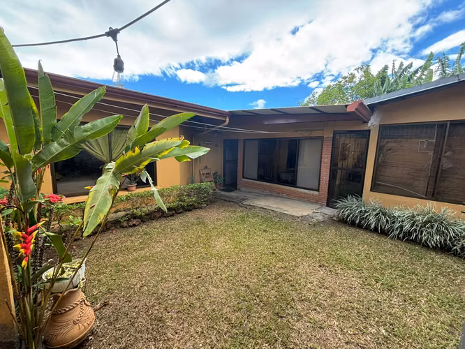 Oportunidad! Casa amplia en Aserrí - excelente precio