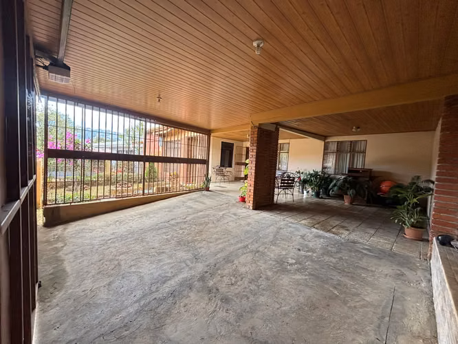 Oportunidad! Casa amplia en Aserrí - excelente precio