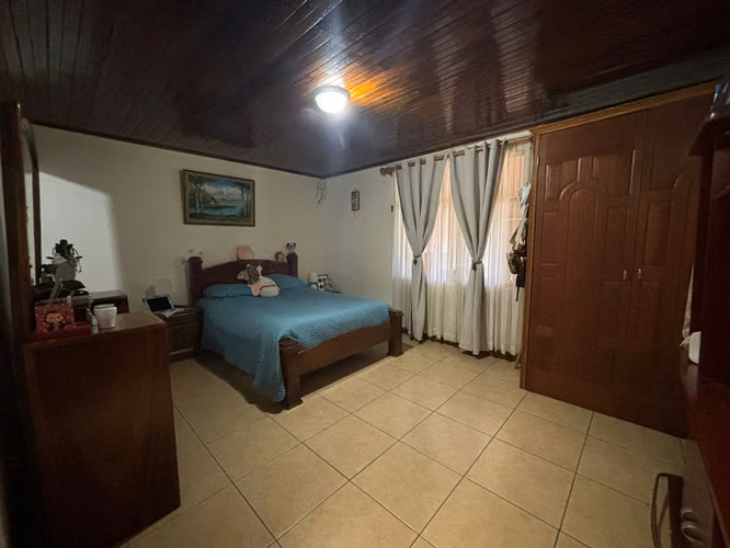 Oportunidad! Casa amplia en Aserrí - excelente precio