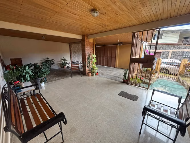 Oportunidad! Casa amplia en Aserrí - excelente precio