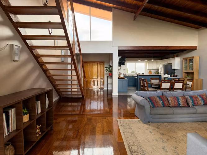 Venta de Casa con amplio terreno en San Isidro, Heredia