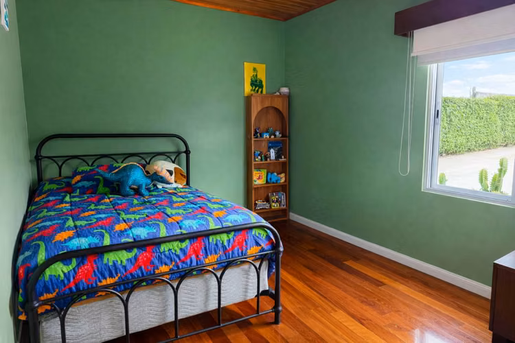 Venta de Casa con amplio terreno en San Isidro, Heredia