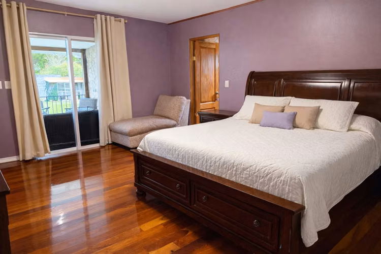 Venta de Casa con amplio terreno en San Isidro, Heredia