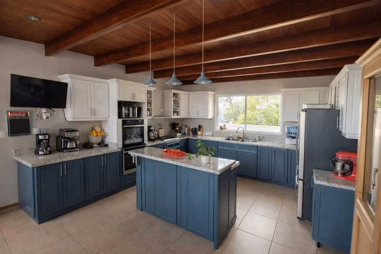 Venta de Casa con amplio terreno en San Isidro, Heredia