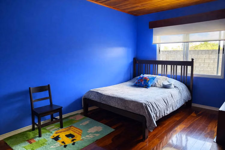 Venta de Casa con amplio terreno en San Isidro, Heredia