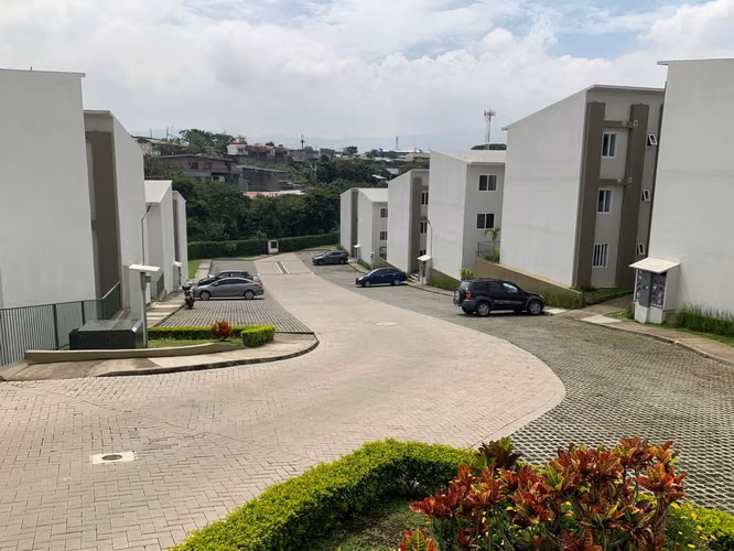 Venta de apartamento en Zapote-Primer piso / GANGA