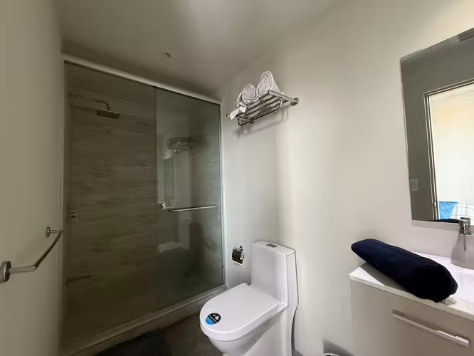 VENTA O ALQUILER | ESTUDIO EQUIPADO CON PARQUEO EN URBN ESCALANTE - Imagen 4
