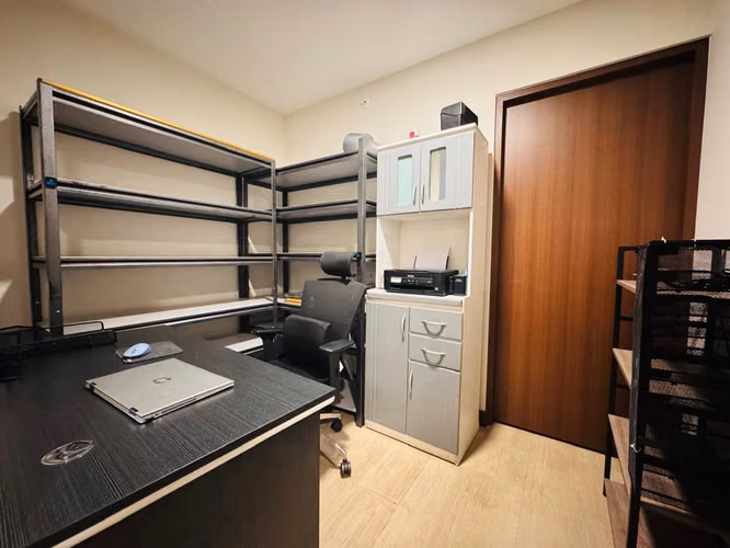 Se alquila apartamento amueblado en condominio en La Uruca con amenidades