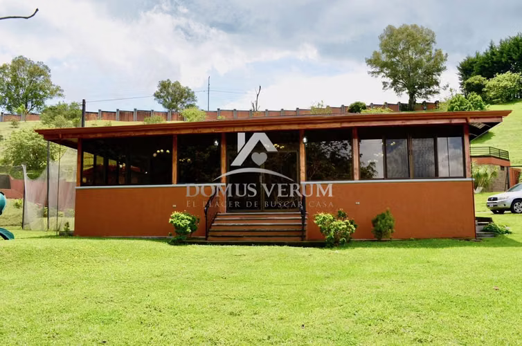 Finca de Recreo con Vistas Panorámicas — Santa Bárbara de Heredia