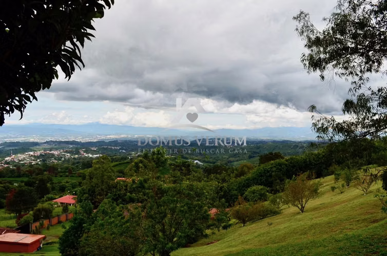 Finca de Recreo con Vistas Panorámicas — Santa Bárbara de Heredia