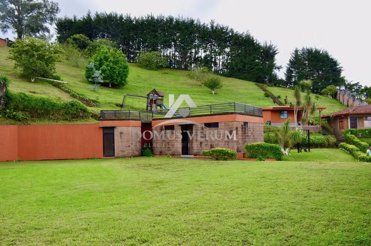 Finca de Recreo con Vistas Panorámicas — Santa Bárbara de Heredia