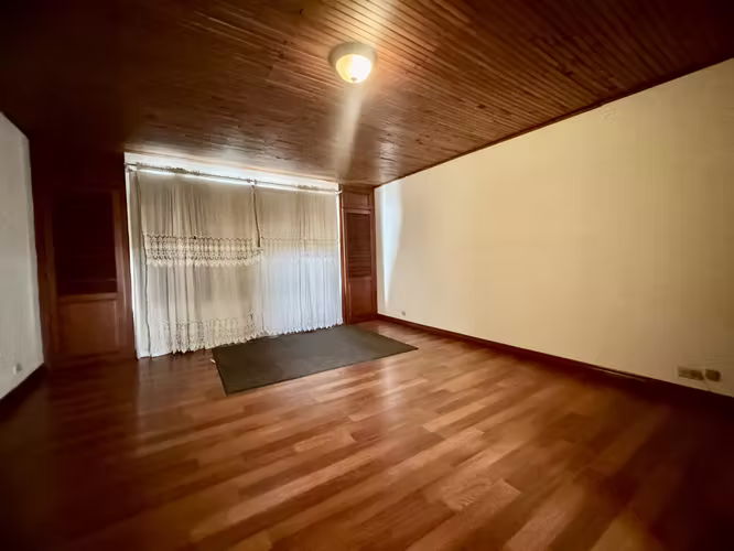 SE VENDE Casa para uso comercial en Alajuela centro KS