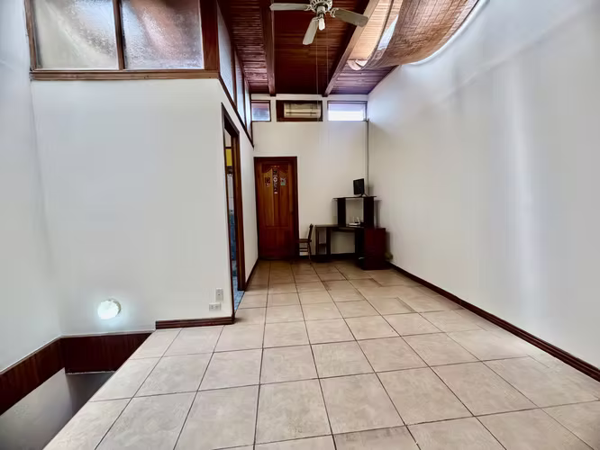 SE VENDE Casa para uso comercial en Alajuela centro KS