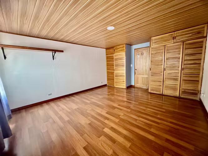 SE VENDE Casa para uso comercial en Alajuela centro KS