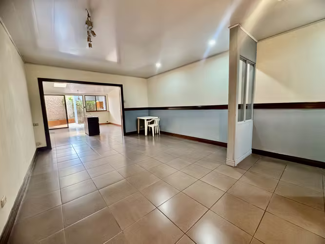 SE VENDE Casa para uso comercial en Alajuela centro KS