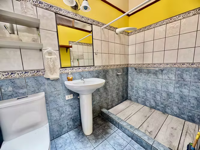 SE VENDE Casa para uso comercial en Alajuela centro KS