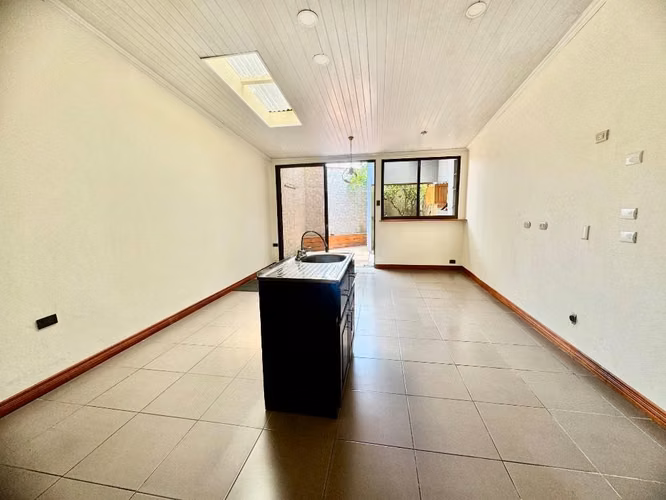 SE VENDE Casa para uso comercial en Alajuela centro KS