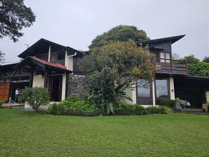 Property in the Mountains of Santa Bárbara, Heredia