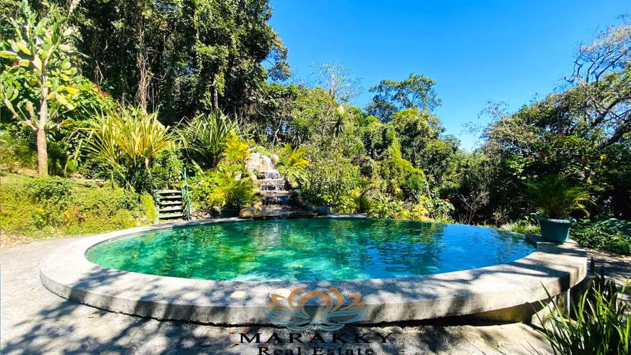 Venta de Propiedad de 1 Hectárea, con Casa grande, Amenidades, Bello Horizonte-Escazú