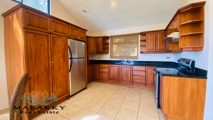 Venta de Propiedad de 1 Hectárea, con Casa grande, Amenidades, Bello Horizonte-Escazú