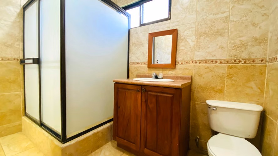 Venta de Propiedad de 1 Hectárea, con Casa grande, Amenidades, Bello Horizonte-Escazú