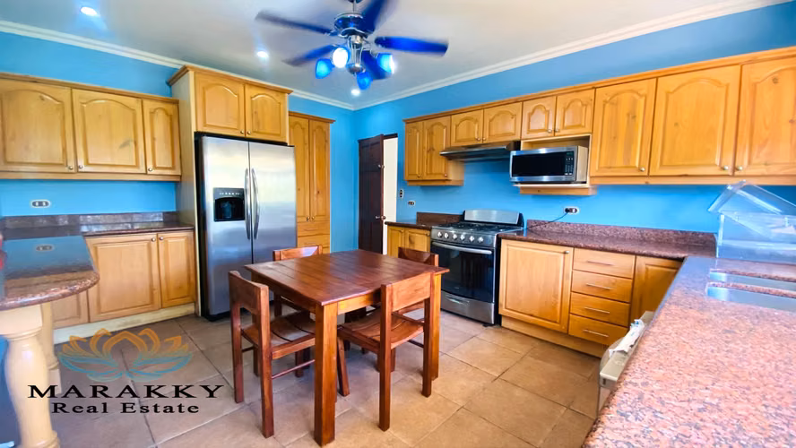 Venta de Propiedad de 1 Hectárea, con Casa grande, Amenidades, Bello Horizonte-Escazú