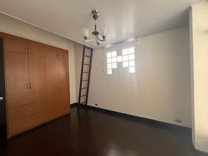 Venta Casa Amplia en Residencial - Curridabat ID 5988