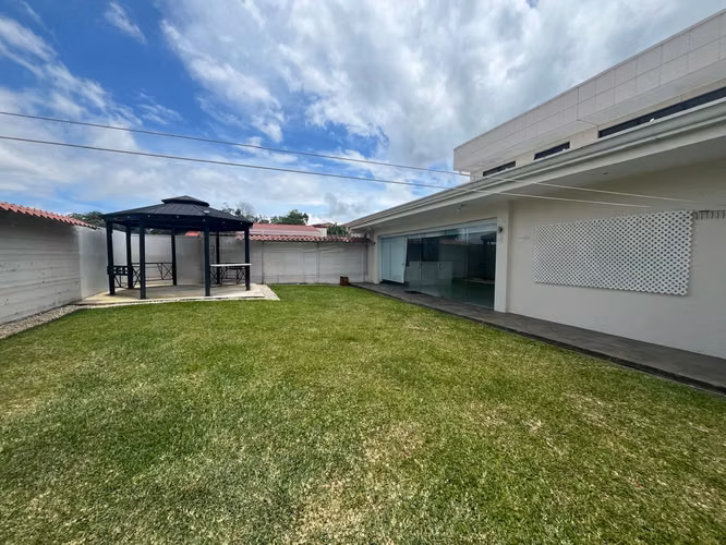 Venta Casa Amplia en Residencial - Curridabat ID 5988