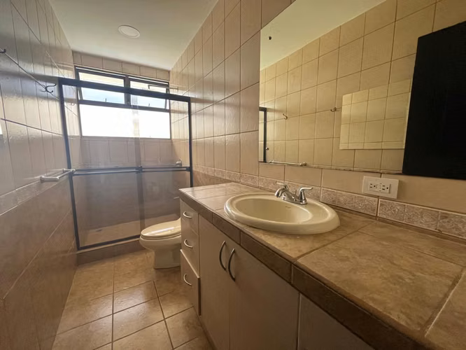 Venta Casa Amplia en Residencial - Curridabat ID 5988
