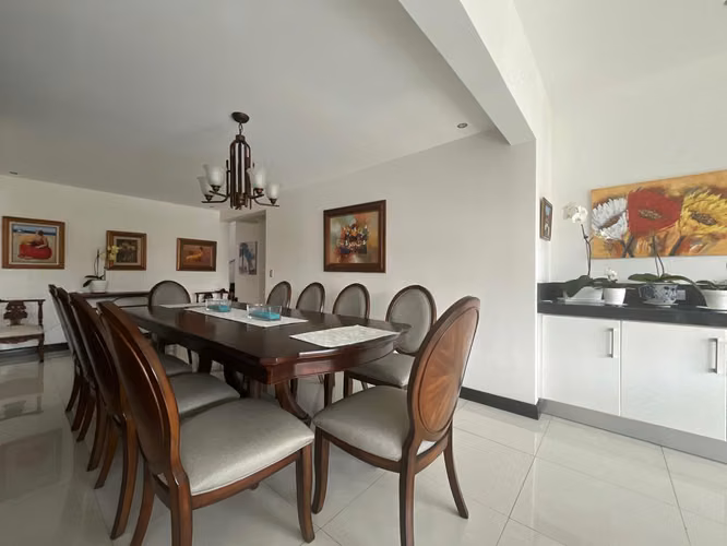Venta Casa Amplia en Residencial - Curridabat ID 5988
