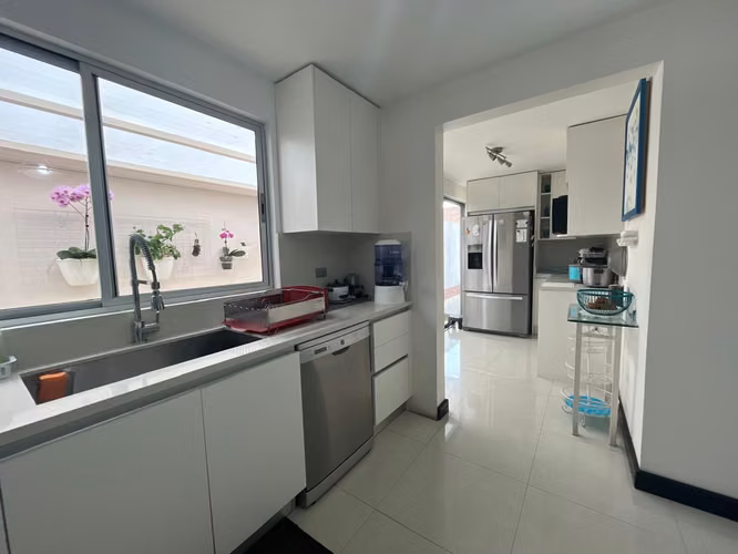 Venta Casa Amplia en Residencial - Curridabat ID 5988