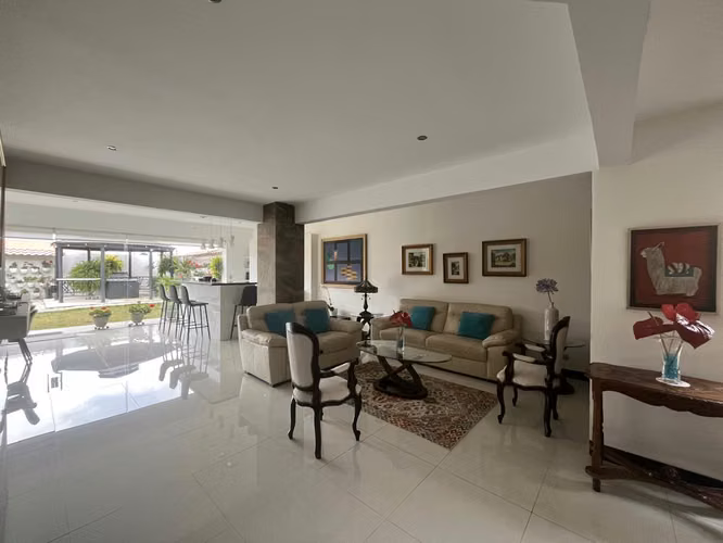 Venta Casa Amplia en Residencial - Curridabat ID 5988