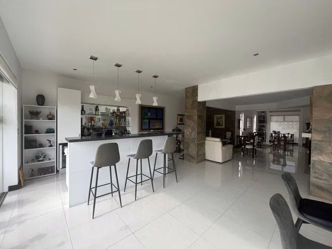 Venta Casa Amplia en Residencial - Curridabat ID 5988