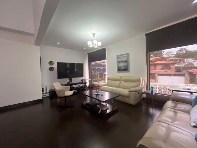 Venta Casa Amplia en Residencial - Curridabat ID 5988