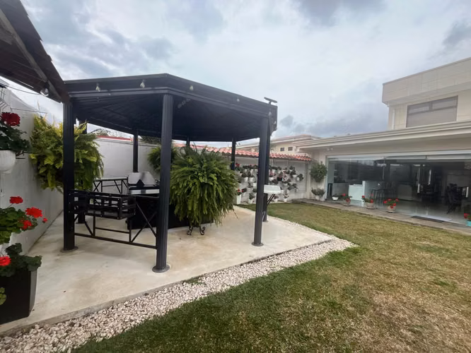 Venta Casa Amplia en Residencial - Curridabat ID 5988