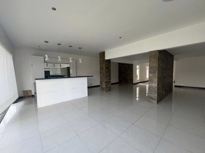 Venta Casa Amplia en Residencial - Curridabat ID 5988