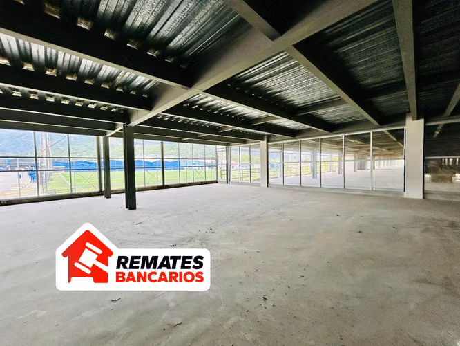 Venta de Edificio Comercial en Pozos de Santa Ana, Remate