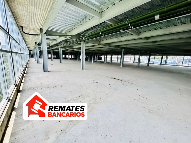 Venta de Edificio Comercial en Pozos de Santa Ana, Remate