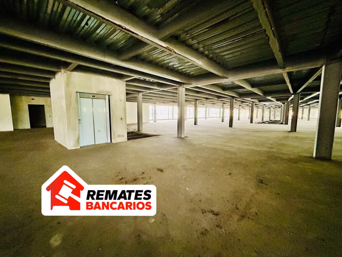 Venta de Edificio Comercial en Pozos de Santa Ana, Remate